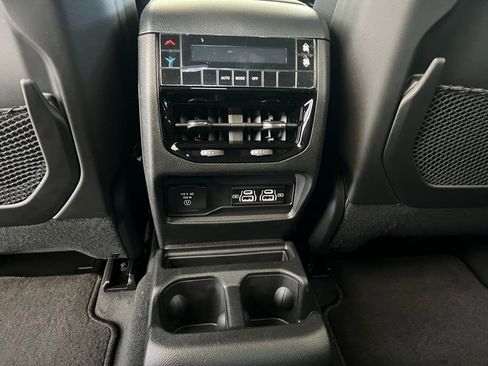 New 2025 Jeep Grand Cherokee L Laredo image 18