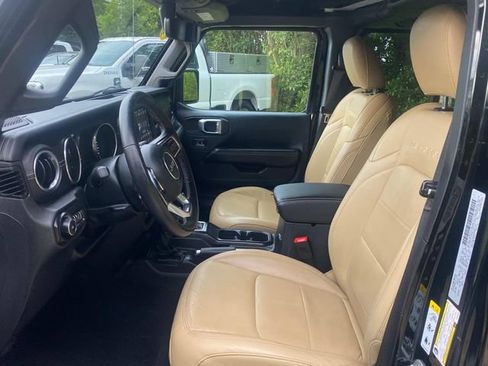 Used 2018 Jeep Wrangler Unlimited Sahara AWD/4WD image 11