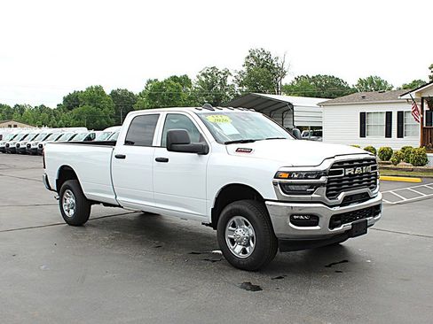 Used 2026 RAM 2500 Tradesman w/ Chrome Appearance Group AWD/4WD image 3