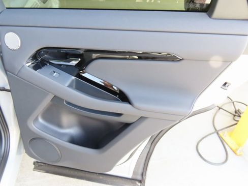 Certified 2026 Land Rover Range Rover Evoque Dynamic SE AWD/4WD image 15