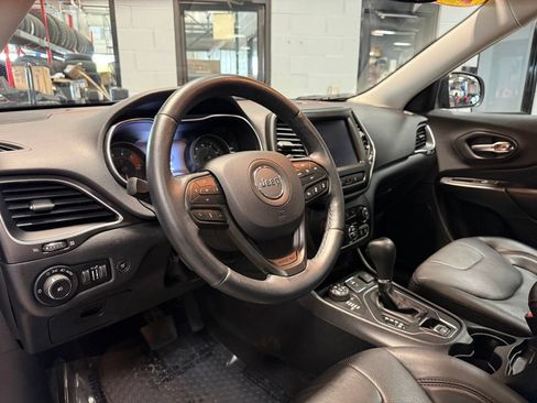 Used 2019 Jeep Cherokee Trailhawk AWD/4WD image 10