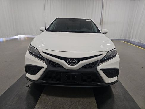 Used 2022 Toyota Camry SE w/ Carpet Mat Package (TMS) FWD image 2