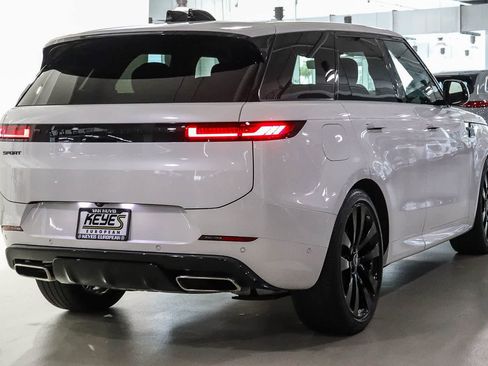 Used 2025 Land Rover Range Rover Sport Dynamic SE AWD/4WD image 4