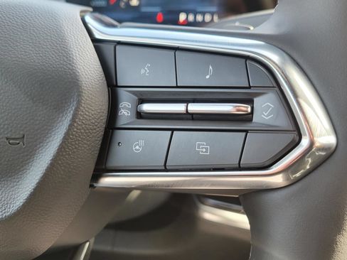 New 2026 Chevrolet Equinox LT w/ Convenience Package II FWD image 24