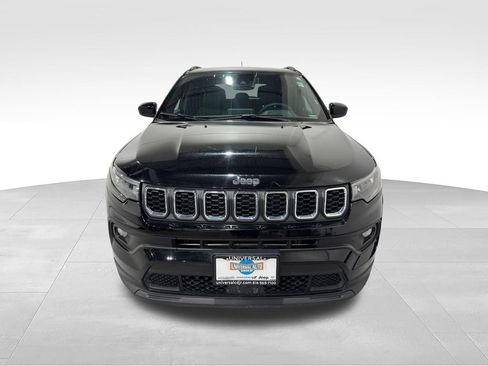 Used 2025 Jeep Compass Latitude w/ Sun & Sound Group AWD/4WD image 12