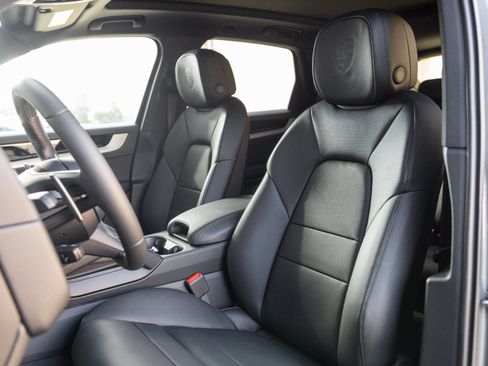 Certified 2026 Porsche Cayenne AWD/4WD image 5