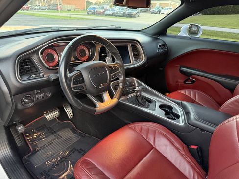Used 2019 Dodge Challenger SRT Hellcat w/ Laguna Leather Package RWD image 19