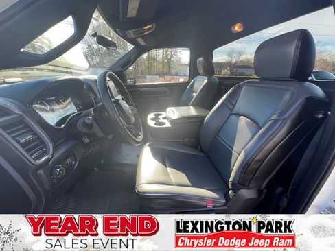 Used 2024 RAM 2500 Tradesman w/ Chrome Appearance Group image 8