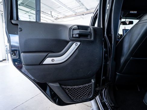 Used 2014 Jeep Wrangler Unlimited Rubicon w/ Connectivity Group image 43