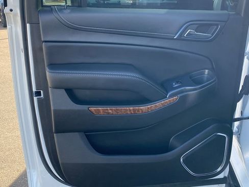 Used 2017 Chevrolet Suburban Premier image 12