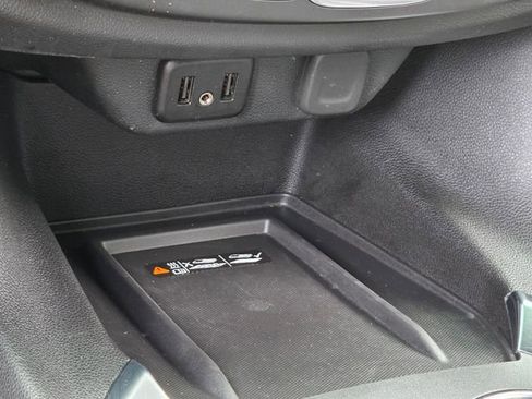Used 2023 Chevrolet Traverse LT FWD image 26
