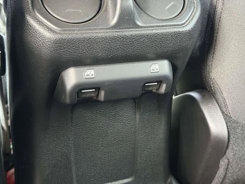 Used 2018 Jeep Wrangler Unlimited Sport S AWD/4WD image 14