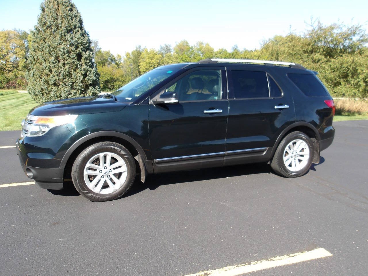 Used 2014 Ford Explorer XLT w/ Equipment Group 202A FWD image 9