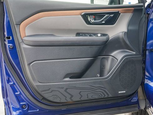 Used 2025 Subaru Forester Sport image 22