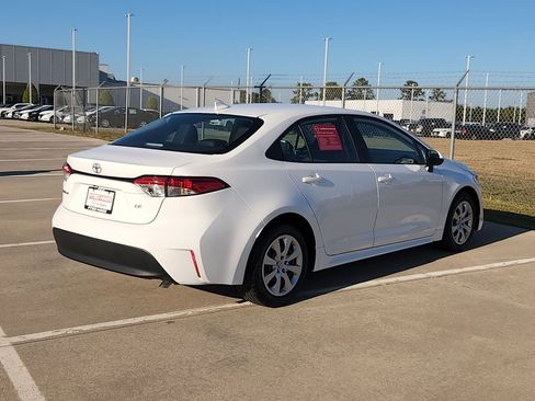 Used 2025 Toyota Corolla LE image 5
