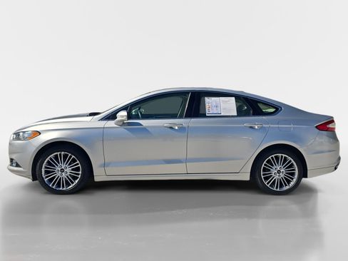 Used 2015 Ford Fusion SE w/ Equipment Group 202A image 2