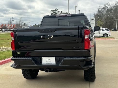 Used 2025 Chevrolet Silverado 1500 ZR2 w/ Technology Package image 4