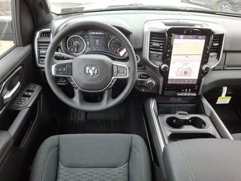 New 2026 RAM 1500 4x4 Crew Cab image 9