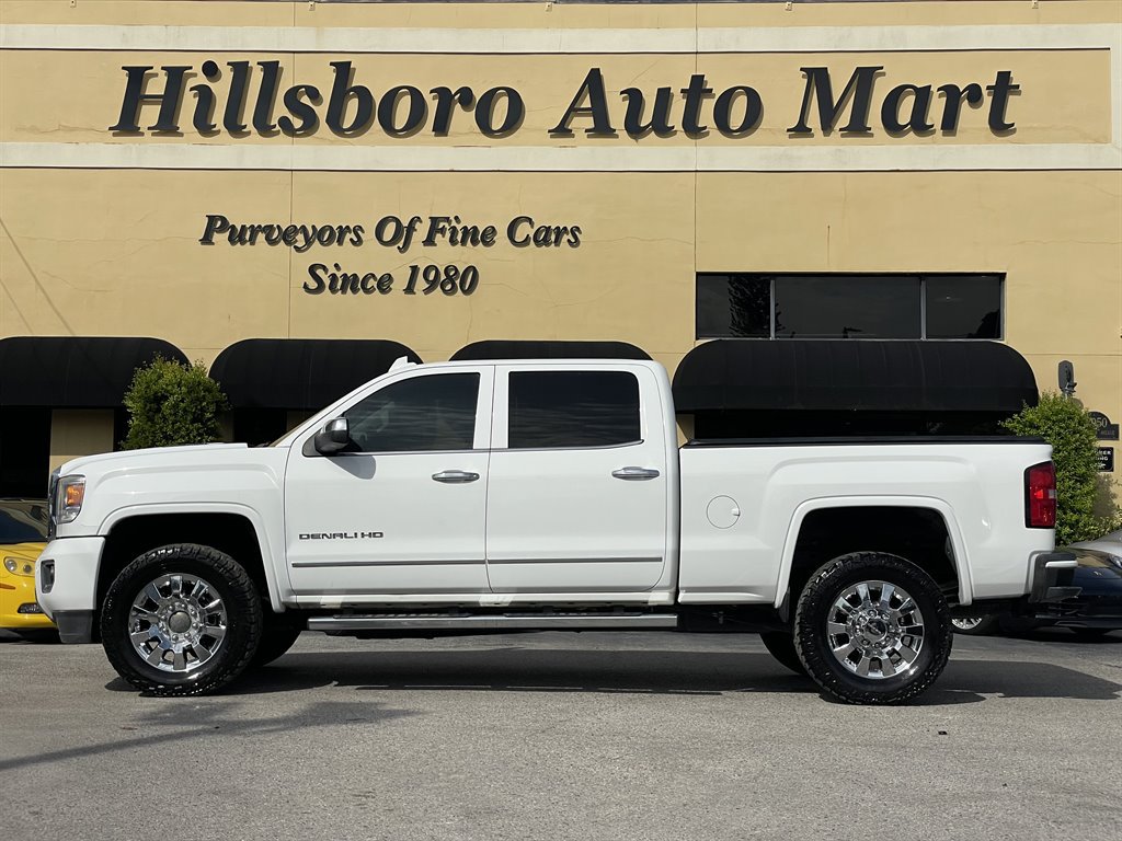 Used 2015 GMC Sierra 2500 Denali w/ Duramax Plus Package AWD/4WD image 3