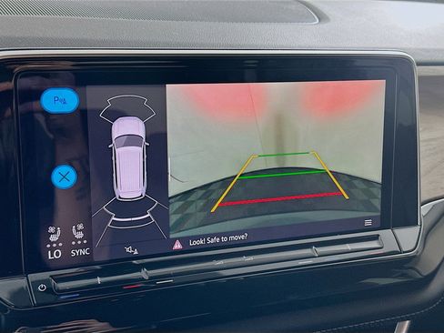 Used 2024 Volkswagen Atlas SE w/ Panoramic Sunroof Package FWD image 23