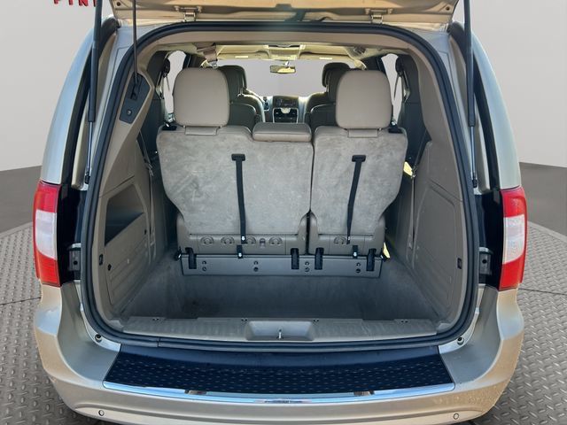 Used 2015 Chrysler Town & Country Touring-L w/ Driver Convenience Group FWD image 25