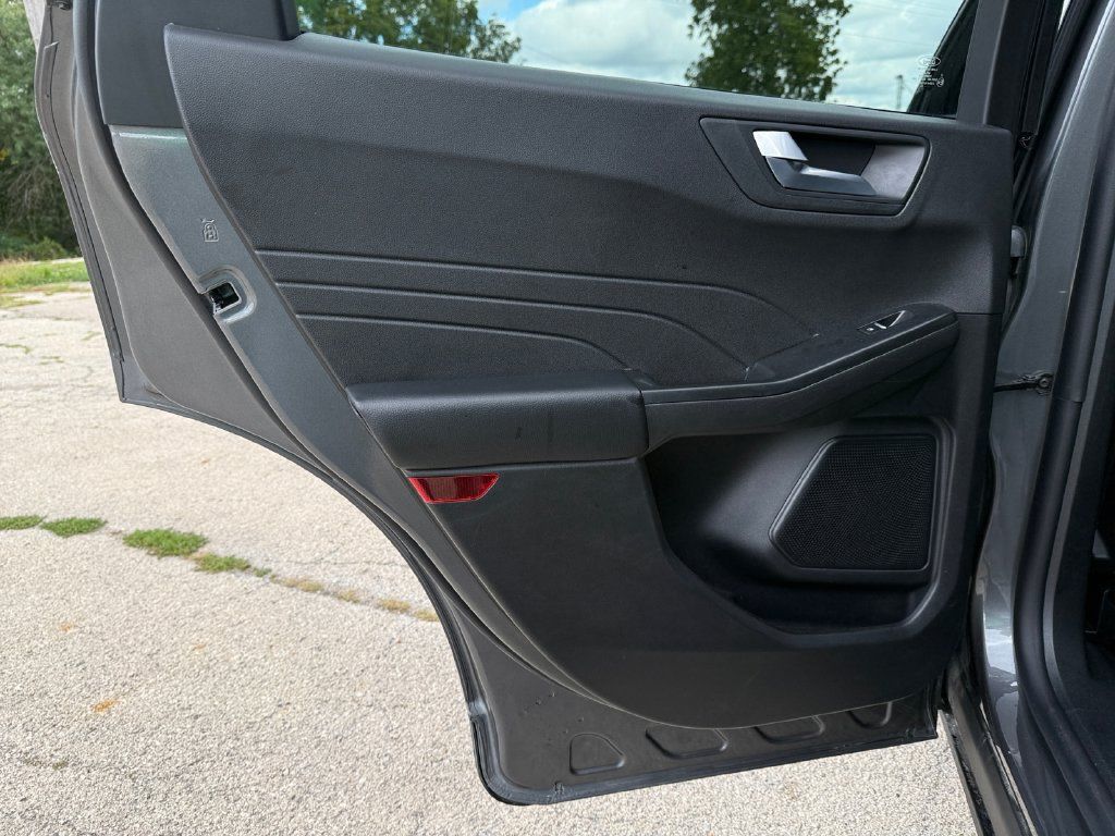 Used 2025 Ford Escape ST-Line Select AWD/4WD image 36