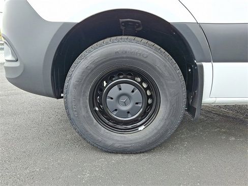 Used 2025 Mercedes-Benz Sprinter 2500 image 10