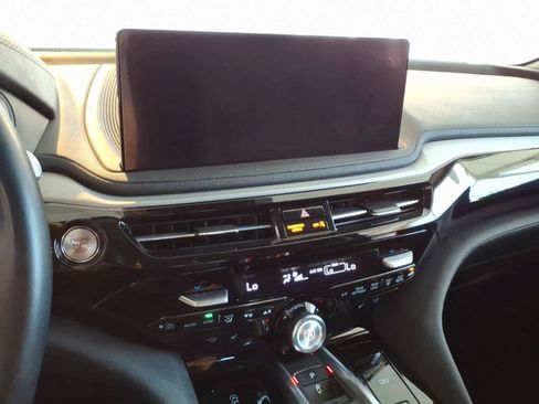 Used 2025 Acura MDX SH-AWD image 13