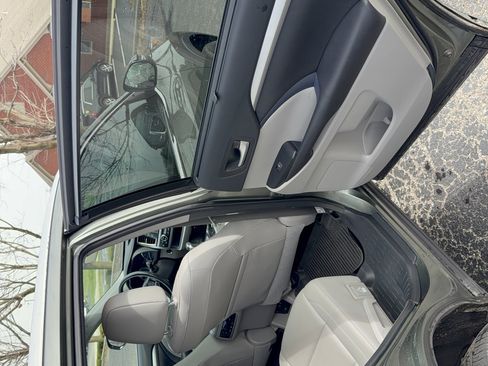 Used 2017 Toyota Highlander XLE image 14