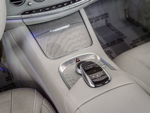Used 2017 Mercedes-Benz S 550 4MATIC Sedan image 37