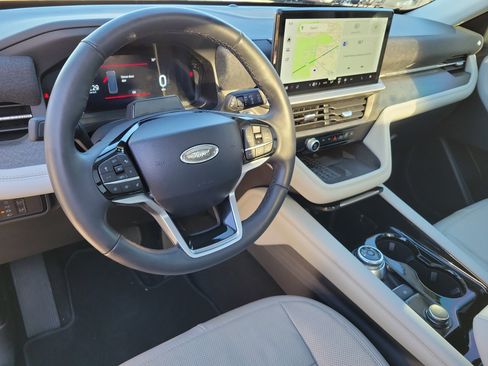 Used 2025 Ford Explorer Platinum w/ Ultimate Package image 2