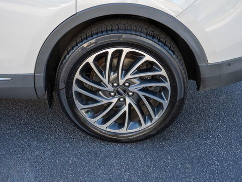 Used 2020 Lincoln Nautilus Reserve w/ Equipment Group 201A image 9