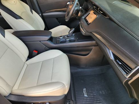 Used 2023 Cadillac XT4 Sport FWD image 15
