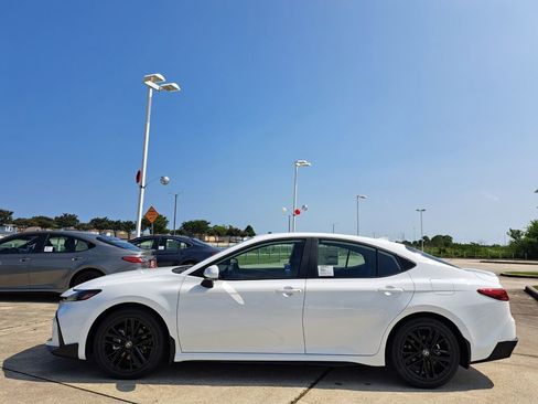 New 2026 Toyota Camry SE FWD image 8