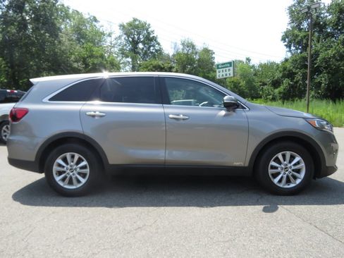 Used 2019 Kia Sorento AWD V6 image 4
