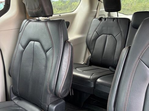 Used 2020 Chrysler Pacifica Touring-L image 22