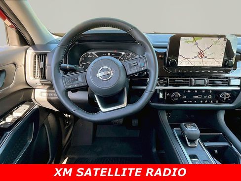 Used 2025 Nissan Pathfinder SL w/ Black Appearance Package image 8