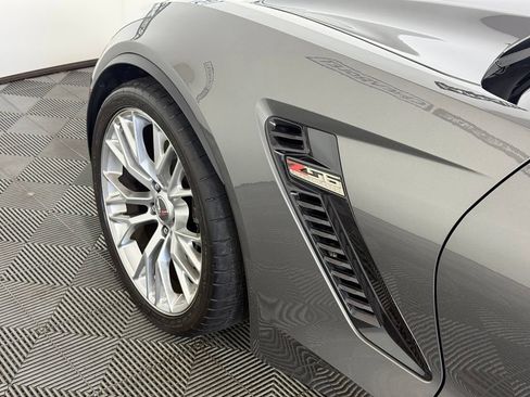 Used 2015 Chevrolet Corvette Z06 w/ 3LZ Preferred Equipment Group RWD image 11