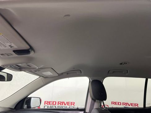 Used 2021 Chevrolet Traverse LT FWD image 20
