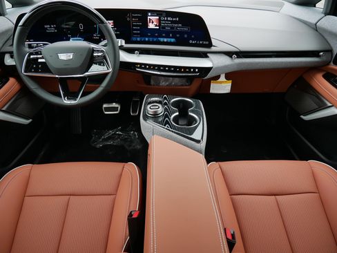 Used 2026 Cadillac Optiq Luxury 2 w/ LPO, Floor Liner Package AWD/4WD image 12