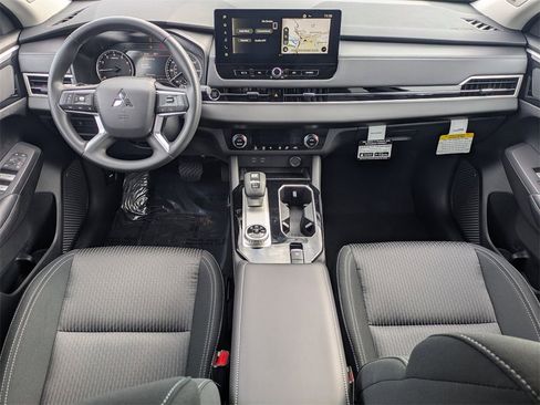 New 2026 Mitsubishi Outlander ES image 12