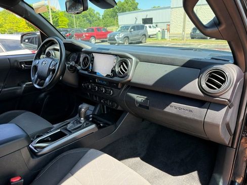Used 2023 Toyota Tacoma TRD Off-Road AWD/4WD image 21