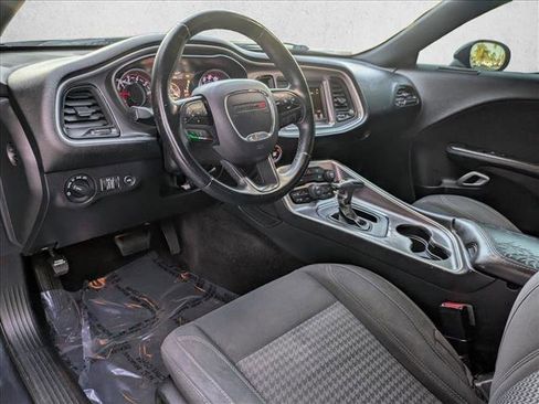Used 2019 Dodge Challenger SXT image 10