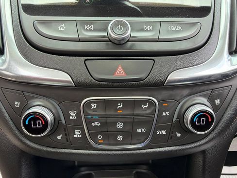 Used 2019 Chevrolet Equinox Premier AWD/4WD image 35