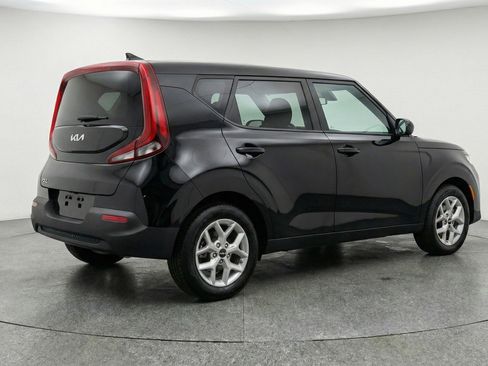 Used 2025 Kia Soul LX w/ LX Technology Package FWD image 9