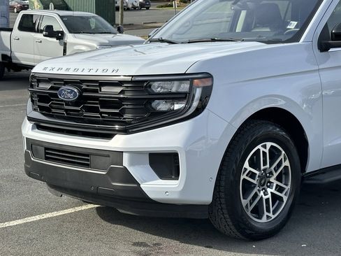 Used 2025 Ford Expedition Active image 40