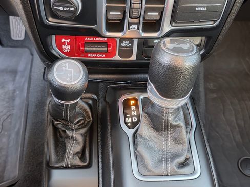 Used 2024 Jeep Wrangler Willys image 26