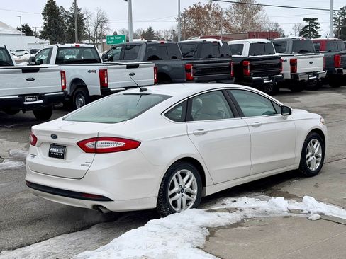 Used 2016 Ford Fusion SE w/ Equipment Group 202A image 5