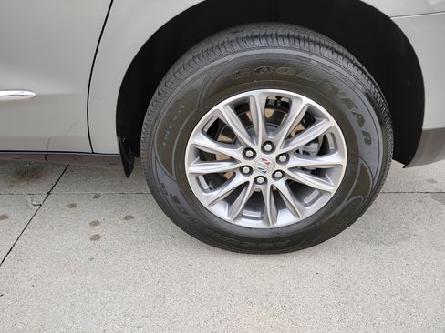 Used 2023 Buick Enclave Essence image 23