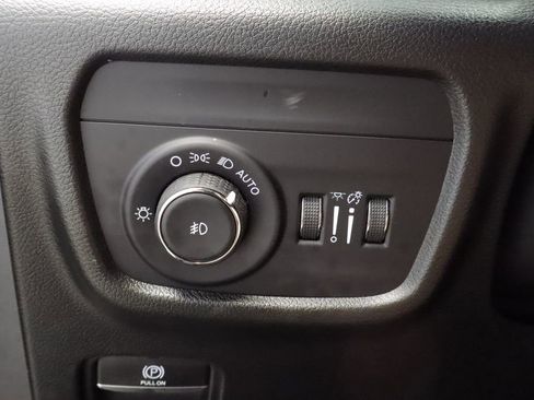 Used 2023 Jeep Grand Cherokee Limited w/ Luxury Tech Group II AWD/4WD image 29